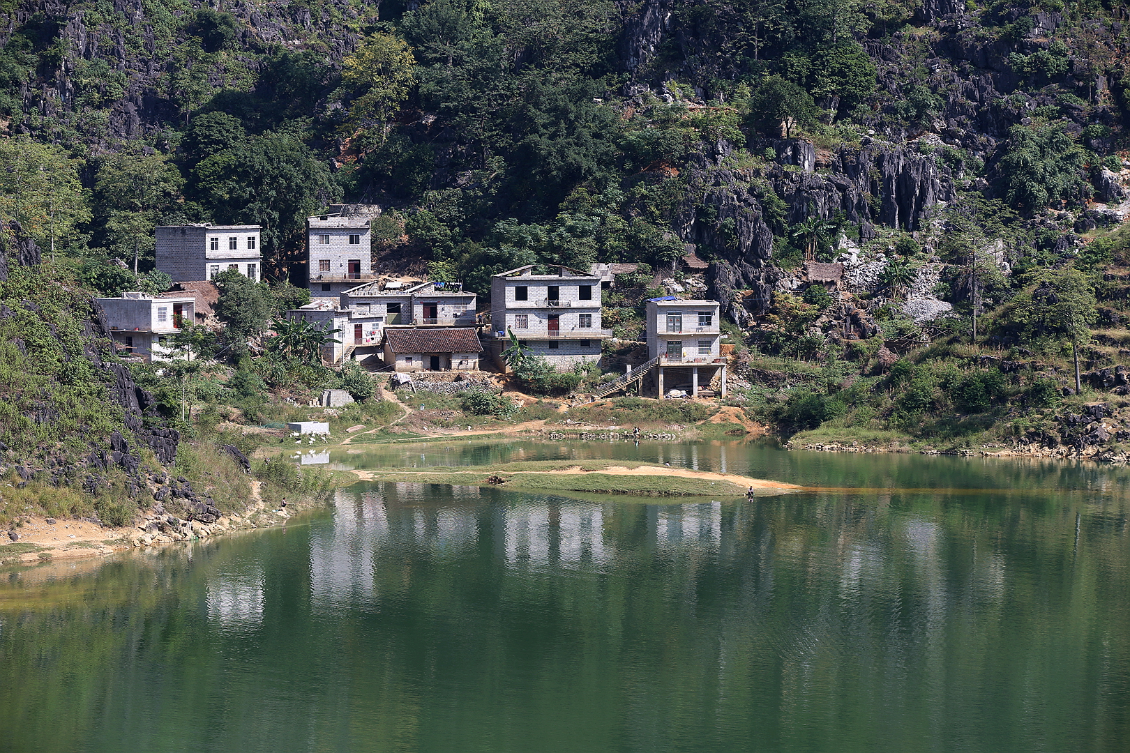 山清水秀人家
