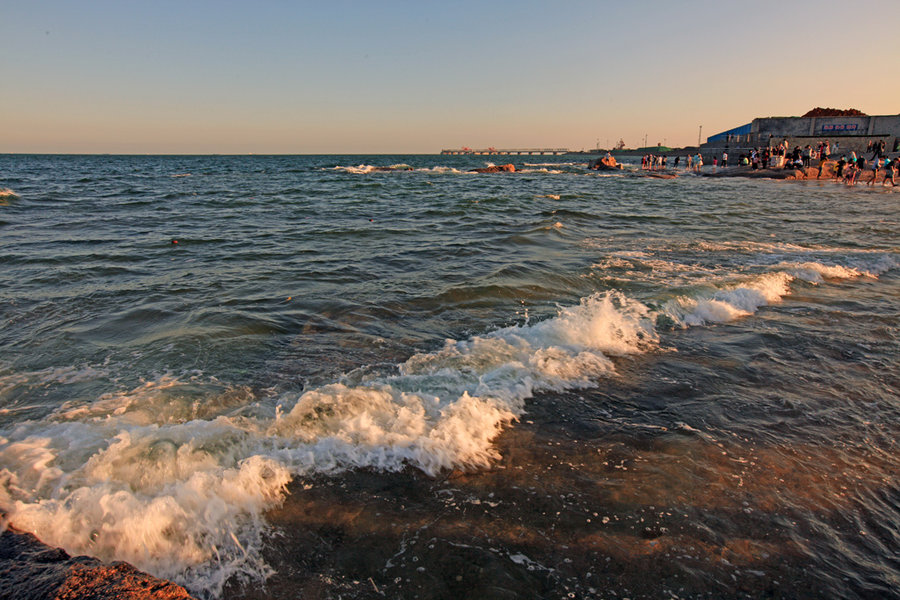 【夕阳时分海滩美景--日照港海滩摄影图片】风