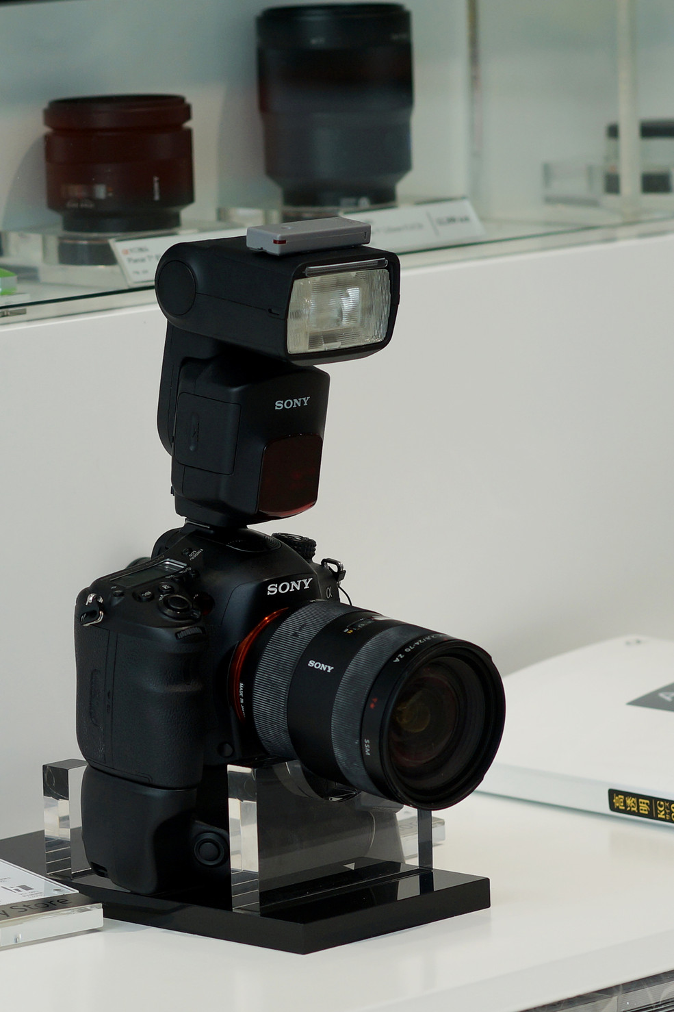 去了索尼体验,拍了几张A99片子(蔡司85 1.4),各