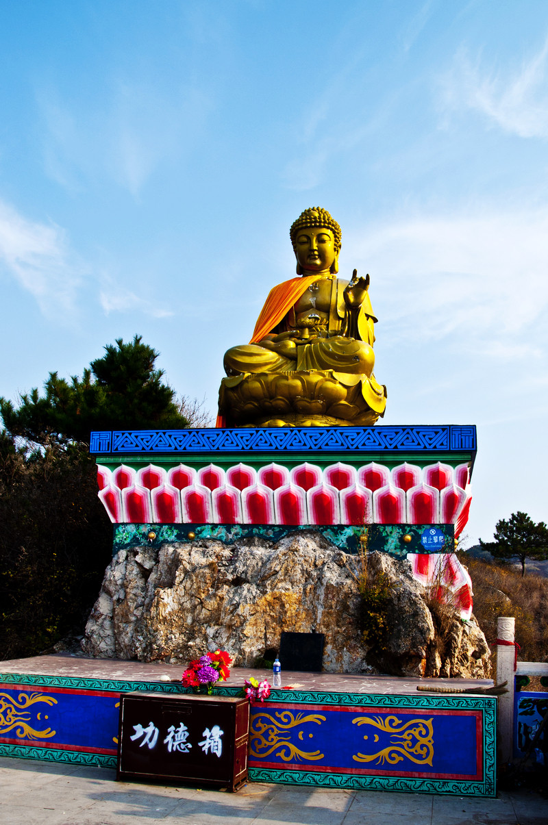 凉水井子灵山寺——小心台阶,注意女人