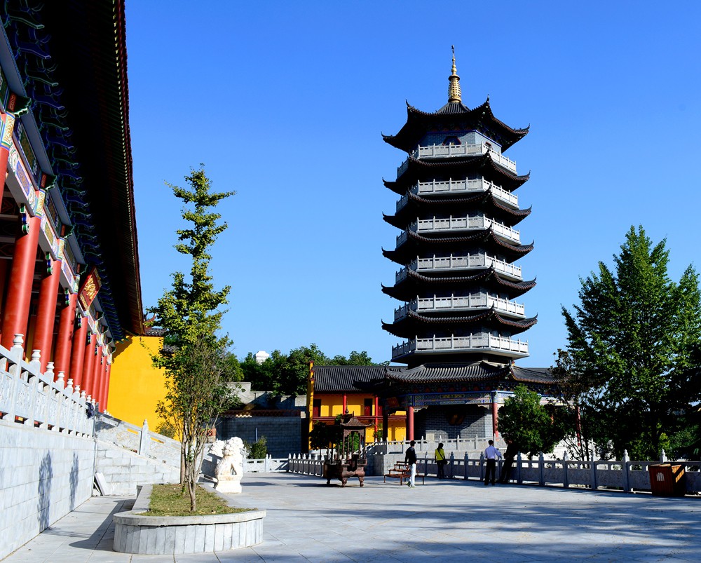 龙兴寺 是朱元璋 出家的寺院