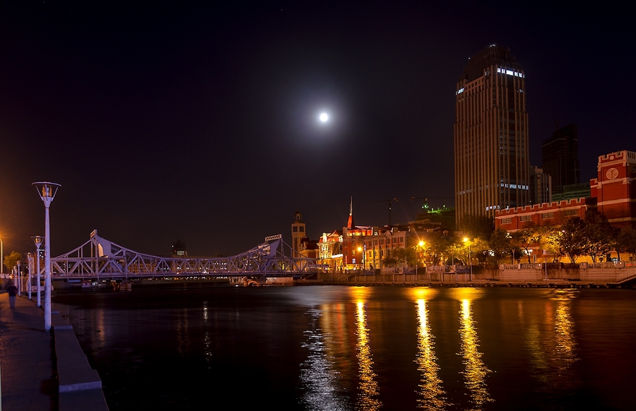 天津津湾广场夜景____.