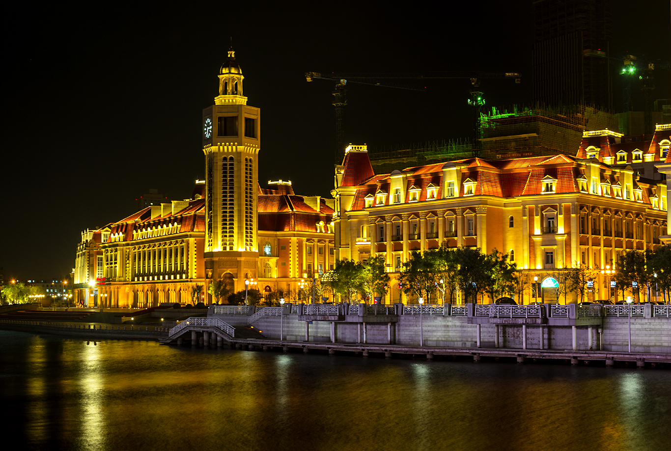 天津津湾广场夜景