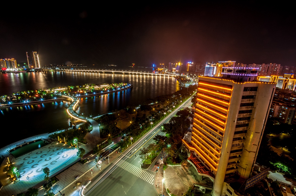 江心岛的日与夜