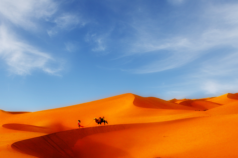 【大漠深处有大美摄影图片】额济纳 吉林沙漠人像摄影_清风佩玉