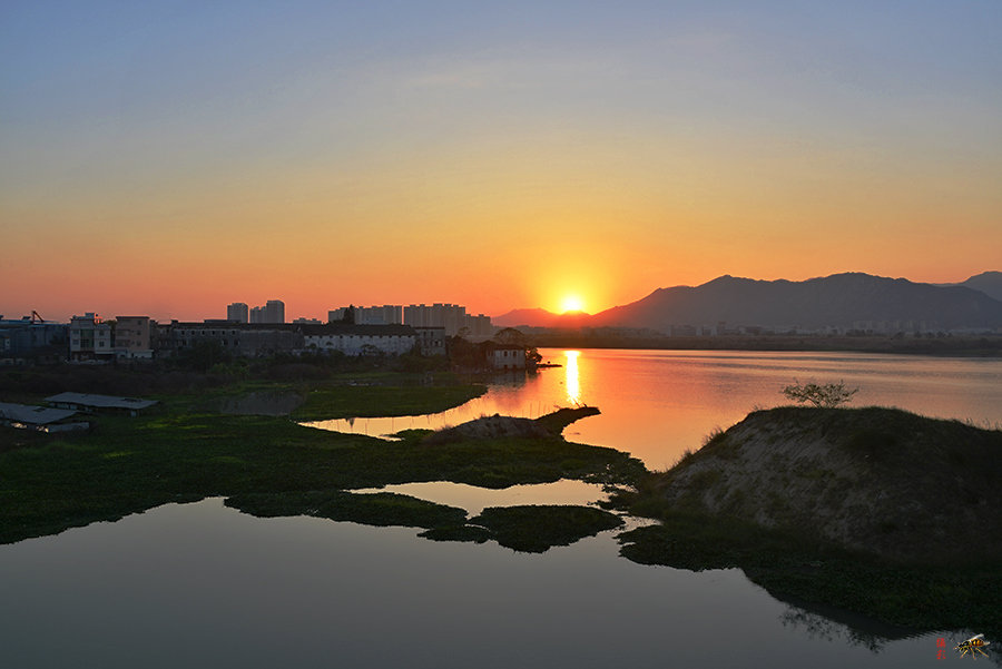 夕阳无限好晚霞胜朝晖