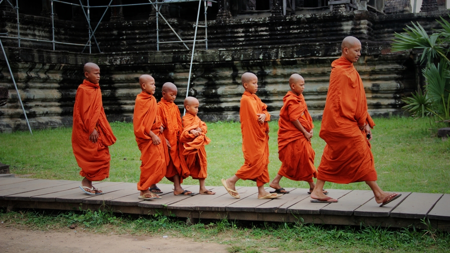 【柬埔寨-吴哥寺的小和尚摄影图片】人像摄影