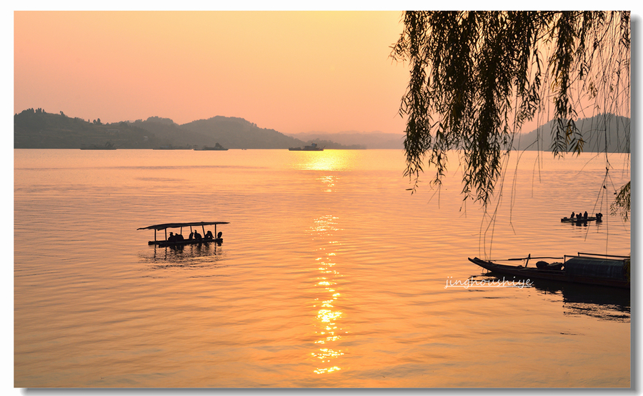 太阳照在沅水河上