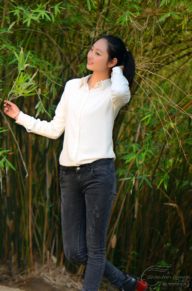 美女人像,摄在江滨.