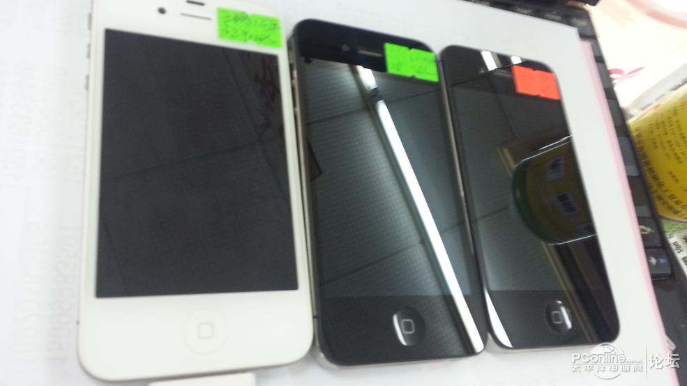 13年11月官换机99新4s=1368元,32g靓13年13