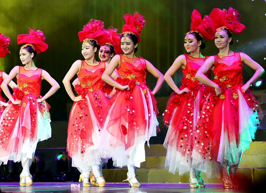 【新歌唱新疆演唱汇摄影图片】新疆人像摄影