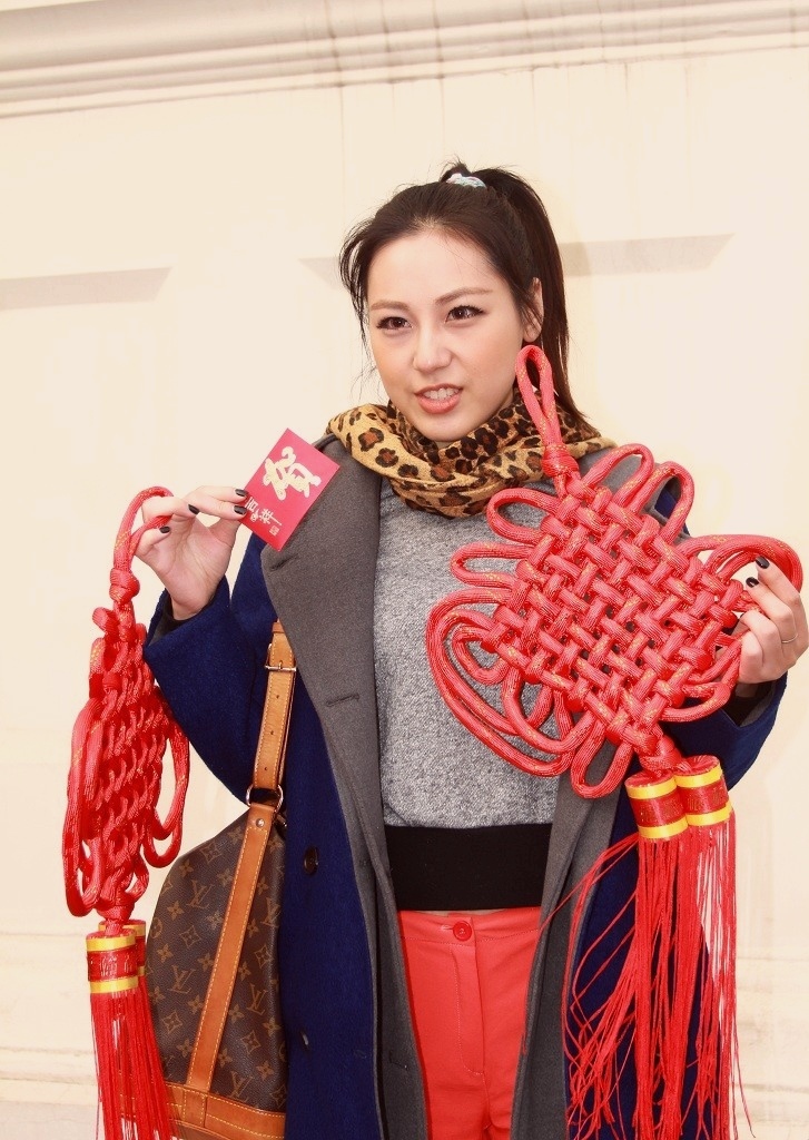 美女拜年 马年腾飞