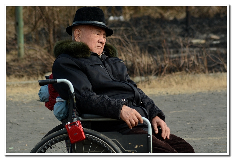 【轮椅上的老人摄影图片】纪实摄影