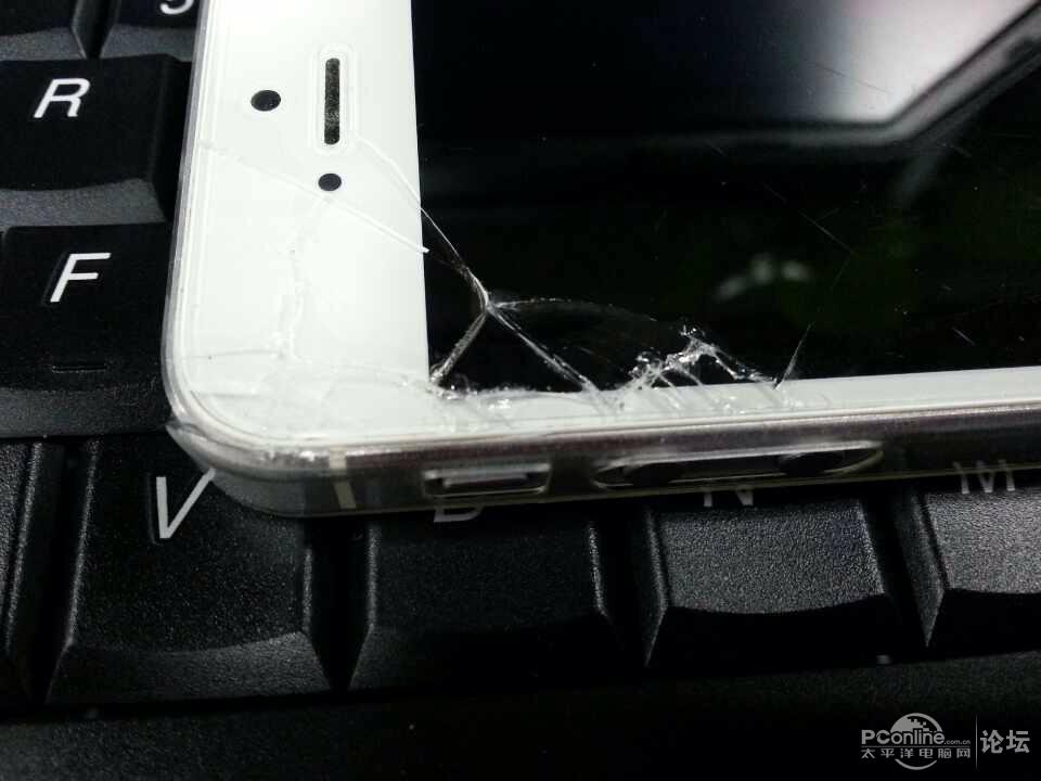 用9.5新的iphone5(美版三网)白色--今早摔碎屏