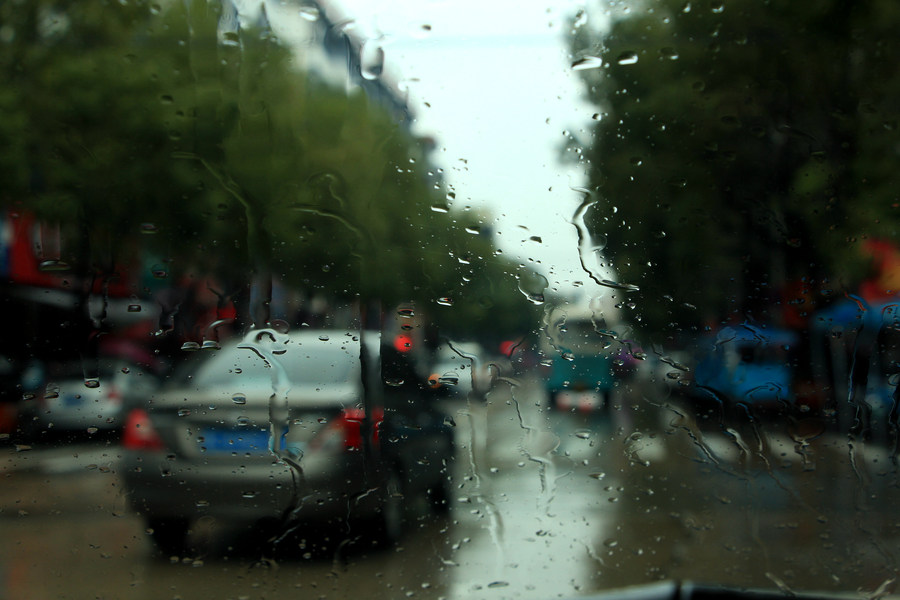 雨中街景