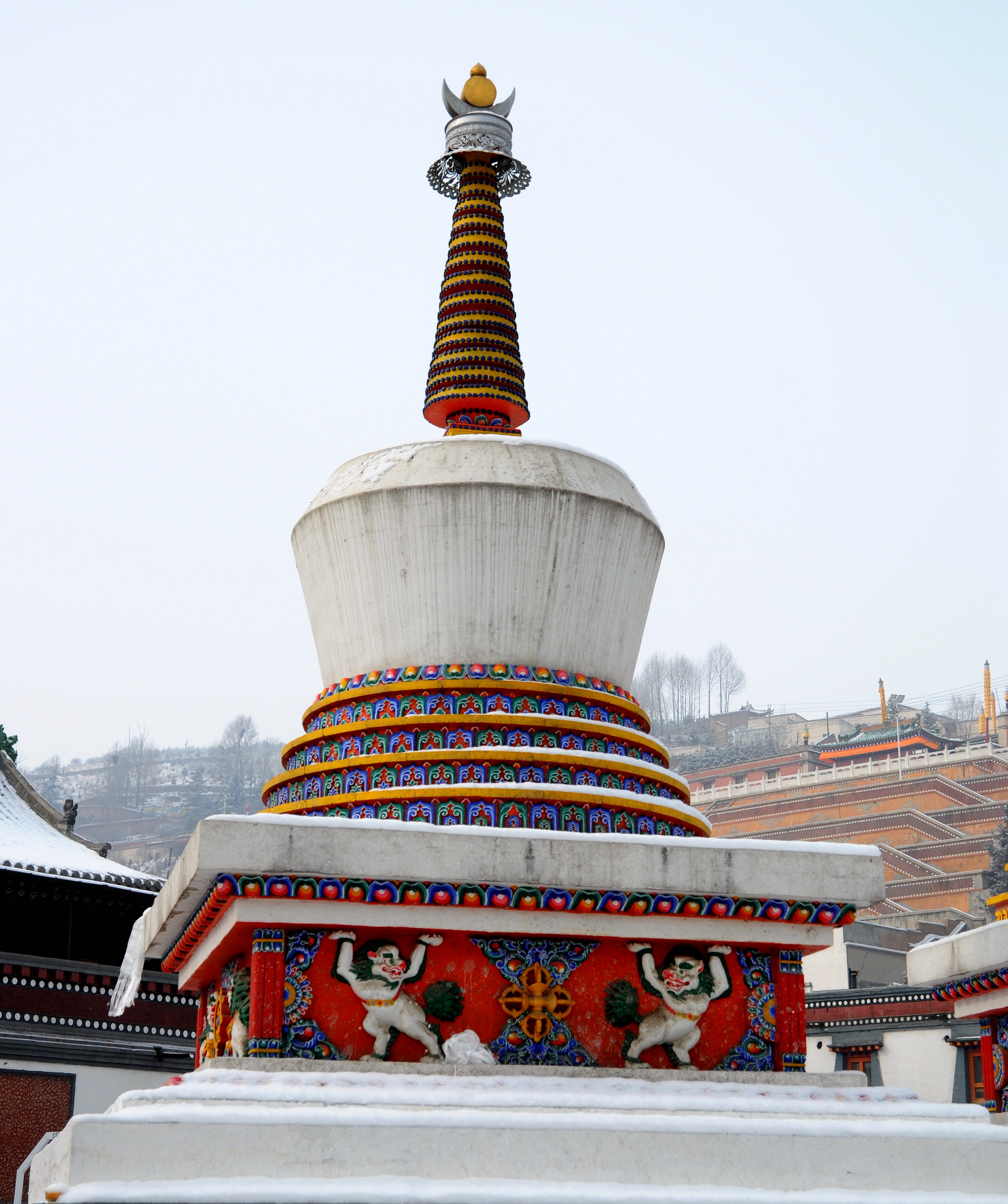 【携程攻略】青海塔尔寺景点,到西宁是必去塔尔寺的。塔尔寺距西宁市区25公里，是中国藏传佛教格鲁…