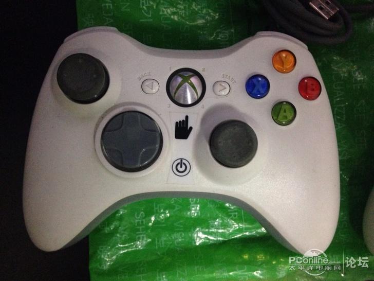 出售两个xbox360原装无线手柄和一个蓝牙接收