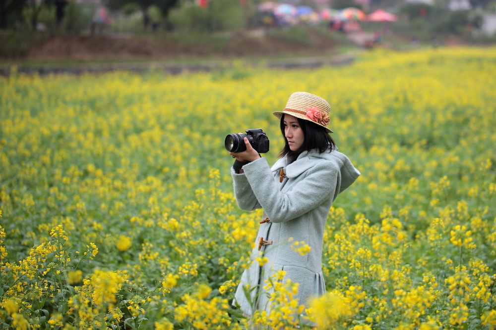 红山村看油菜花那个妹子