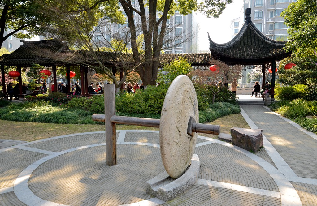 《 莘庄公园 》