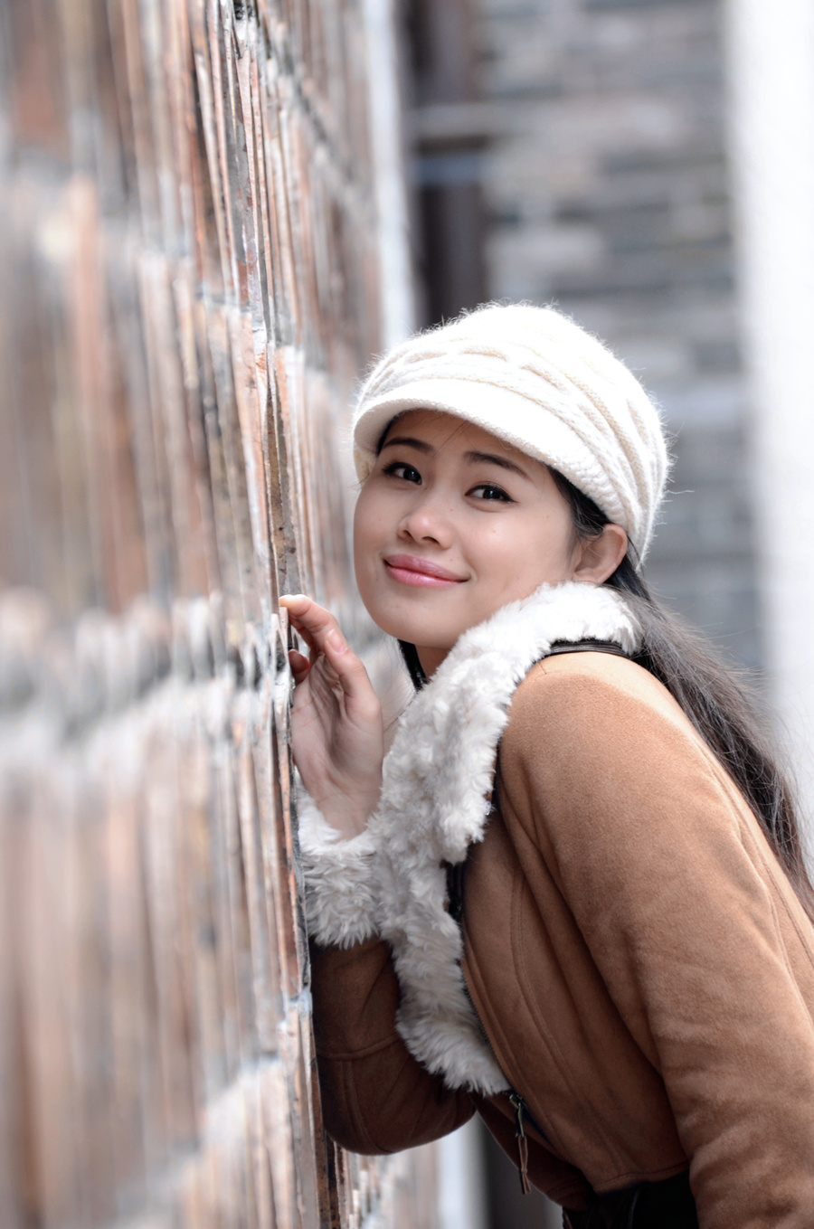 【城墙下的女孩摄影图片】人像摄影_小鱼儿_太平洋网
