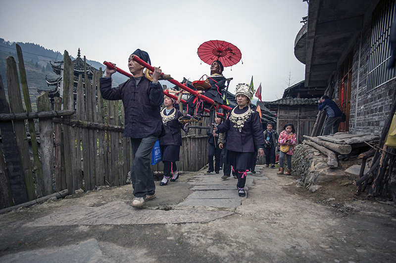 广西龙胜侗族同胞欢度"祭萨节"