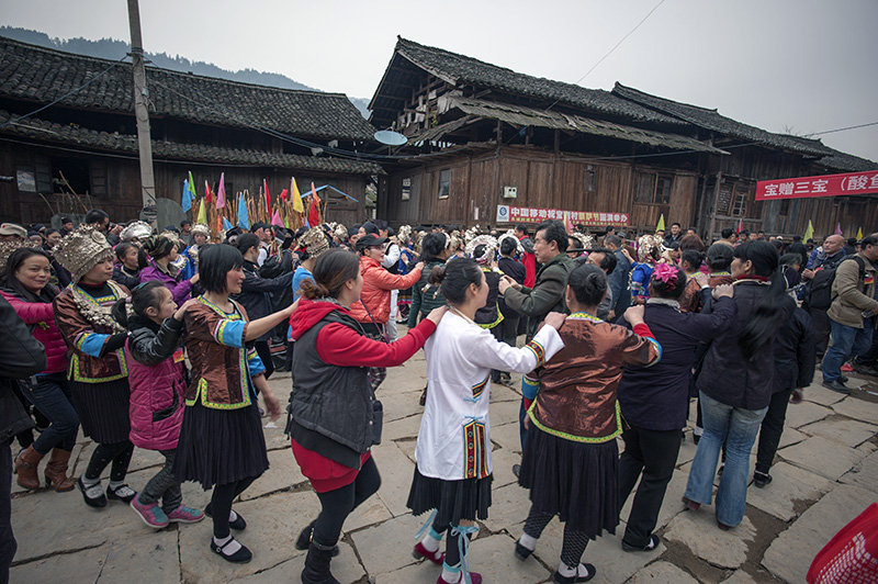 广西龙胜侗族同胞欢度"祭萨节"