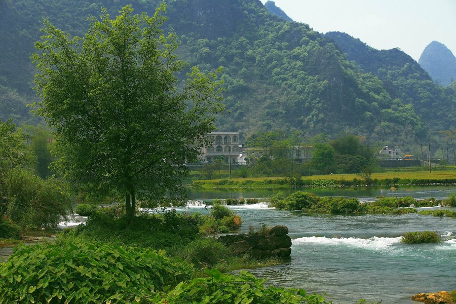 小河流水