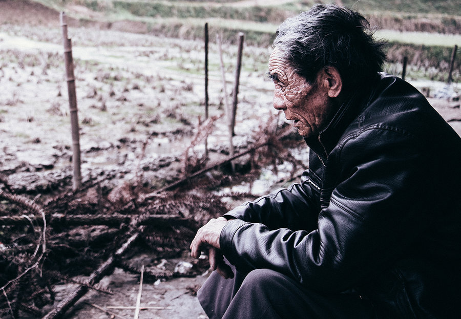 小山村的老人与小孩