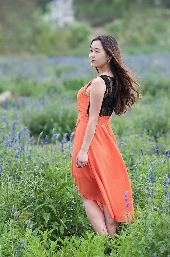 红裙子美女