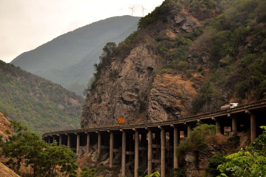 杭瑞高速路-冲破横断山脉天险