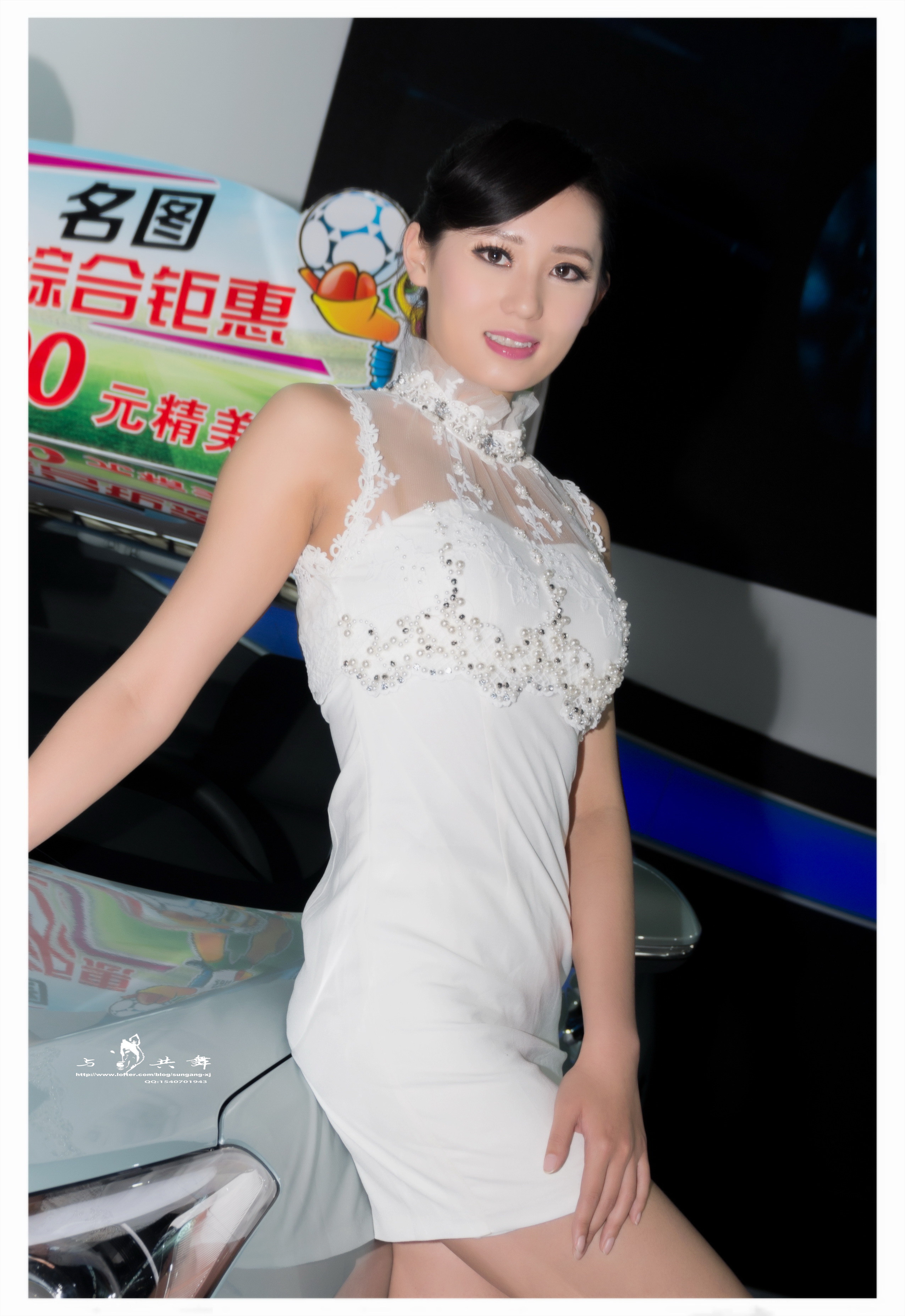 乌鲁木齐车展上的美女们