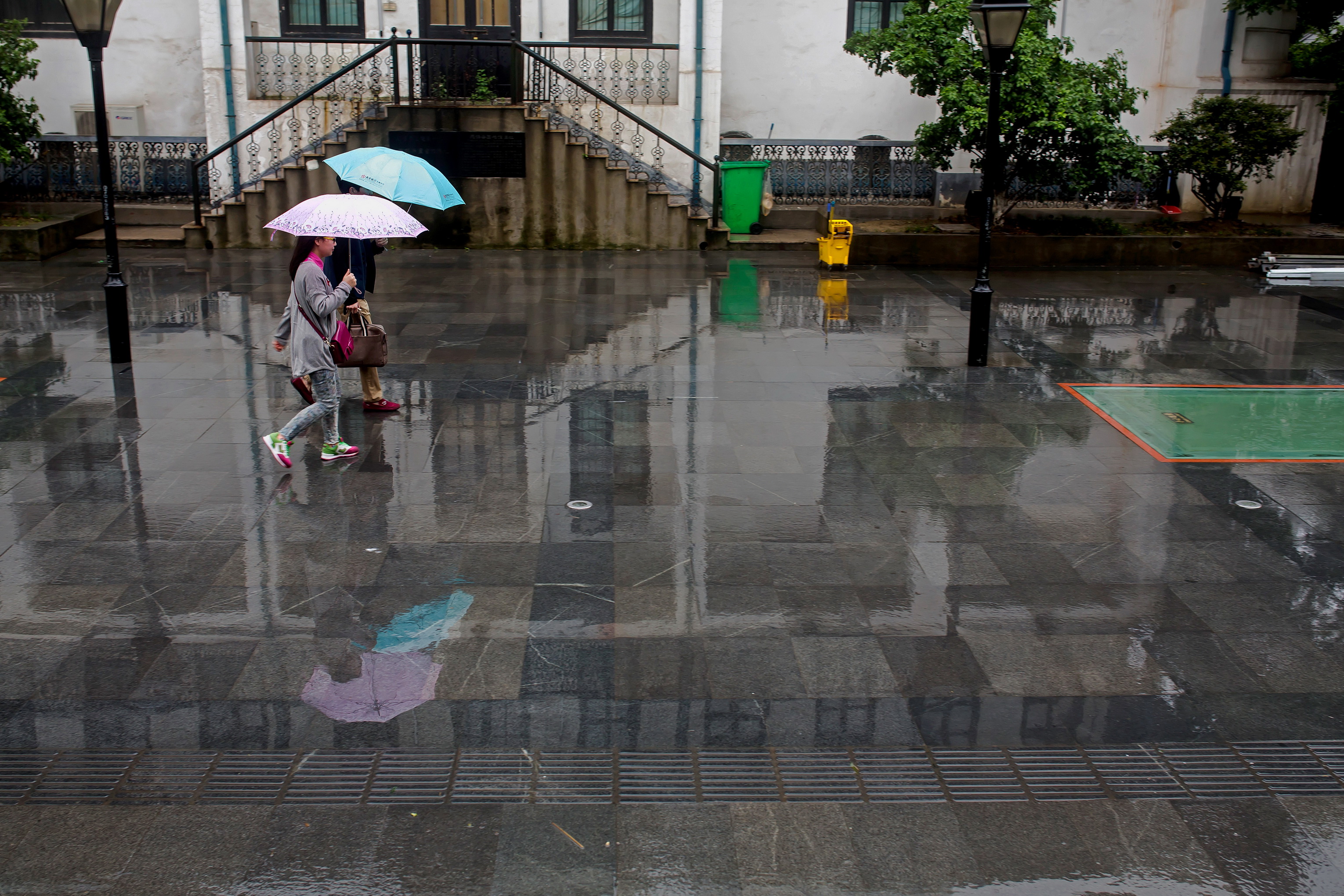 雨天无锡扫街