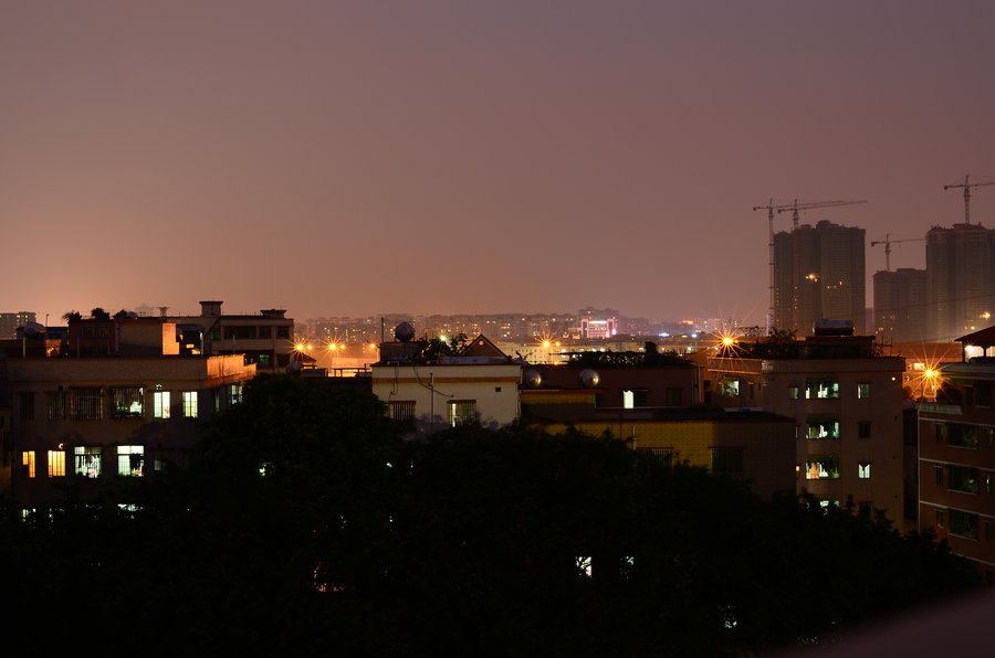 广州城中村天台夜景