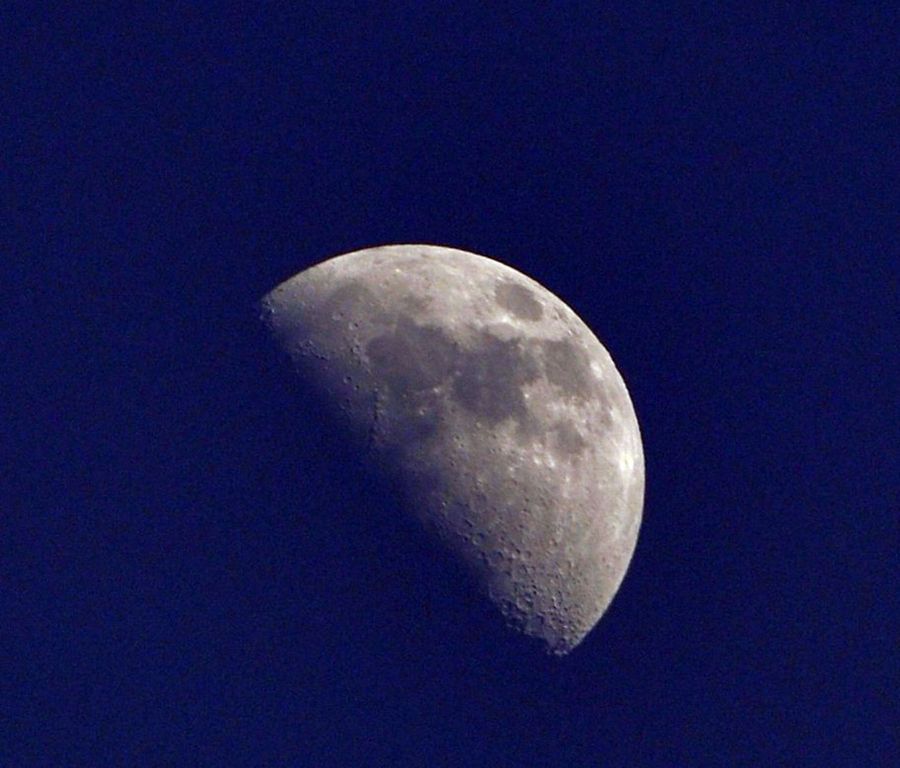 【白天拍到的上弦月摄影图片】风光摄影_tb30139132_太平洋电脑网摄影部落