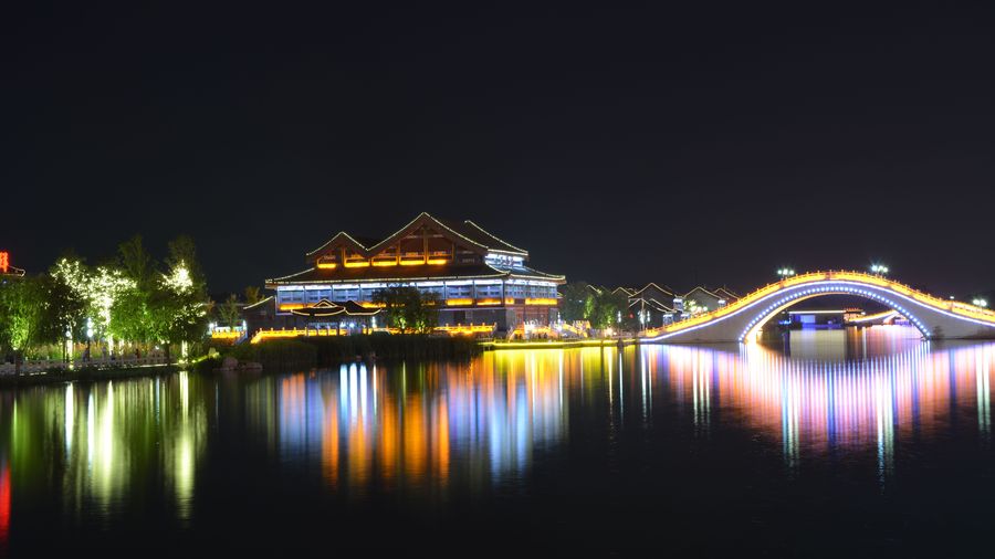 唐山惠丰湖唐人街夜景