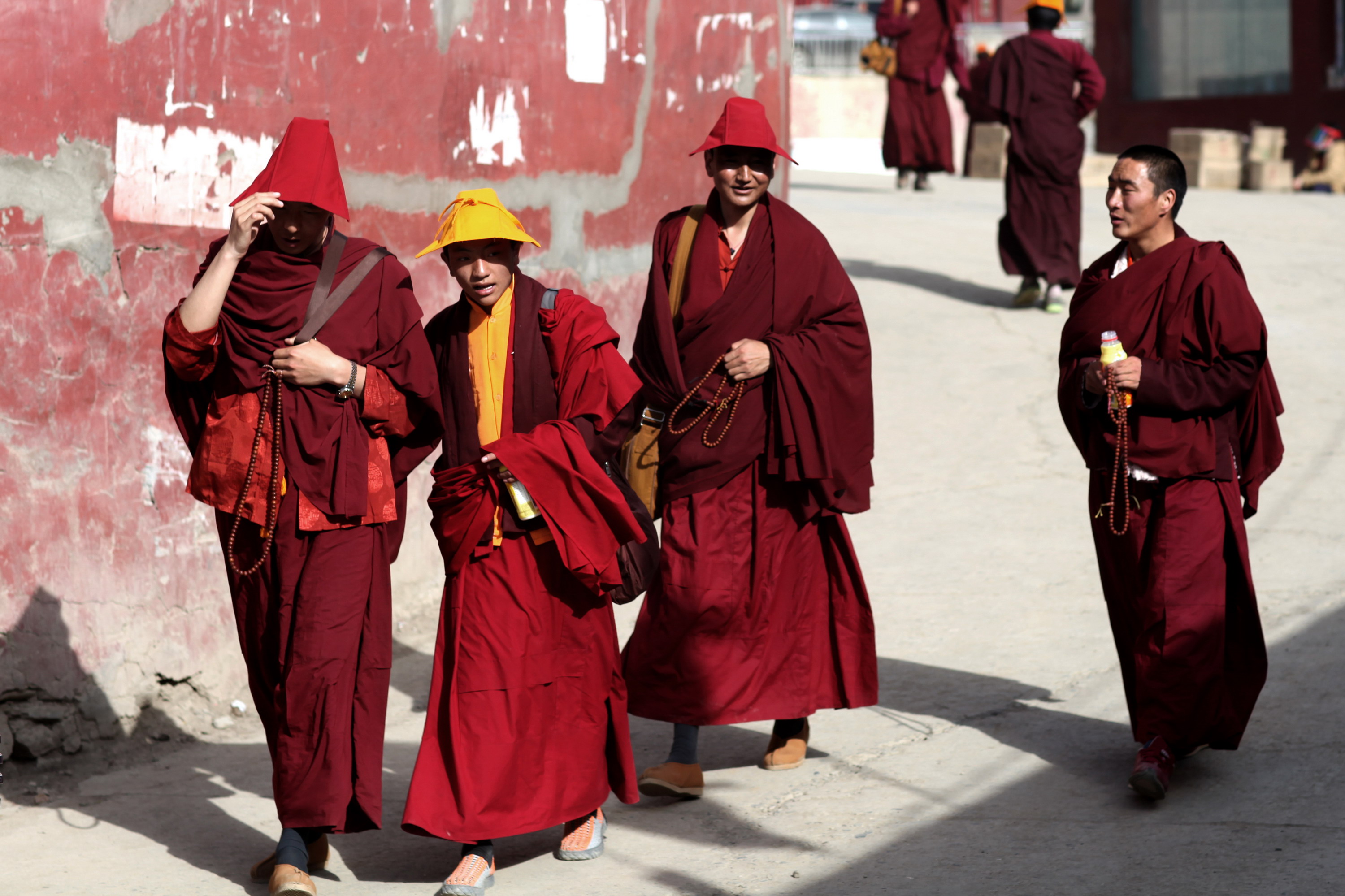 藏传佛教黑帽舞的仪式服装喇嘛特写 图库摄影片. 图片 包括有 投反对票, 五颜六色, 信徒, 喜欢, 帽子 - 157524672