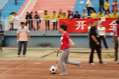 世界杯·运动快乐--趣味运动会赶猪跑_外拍活