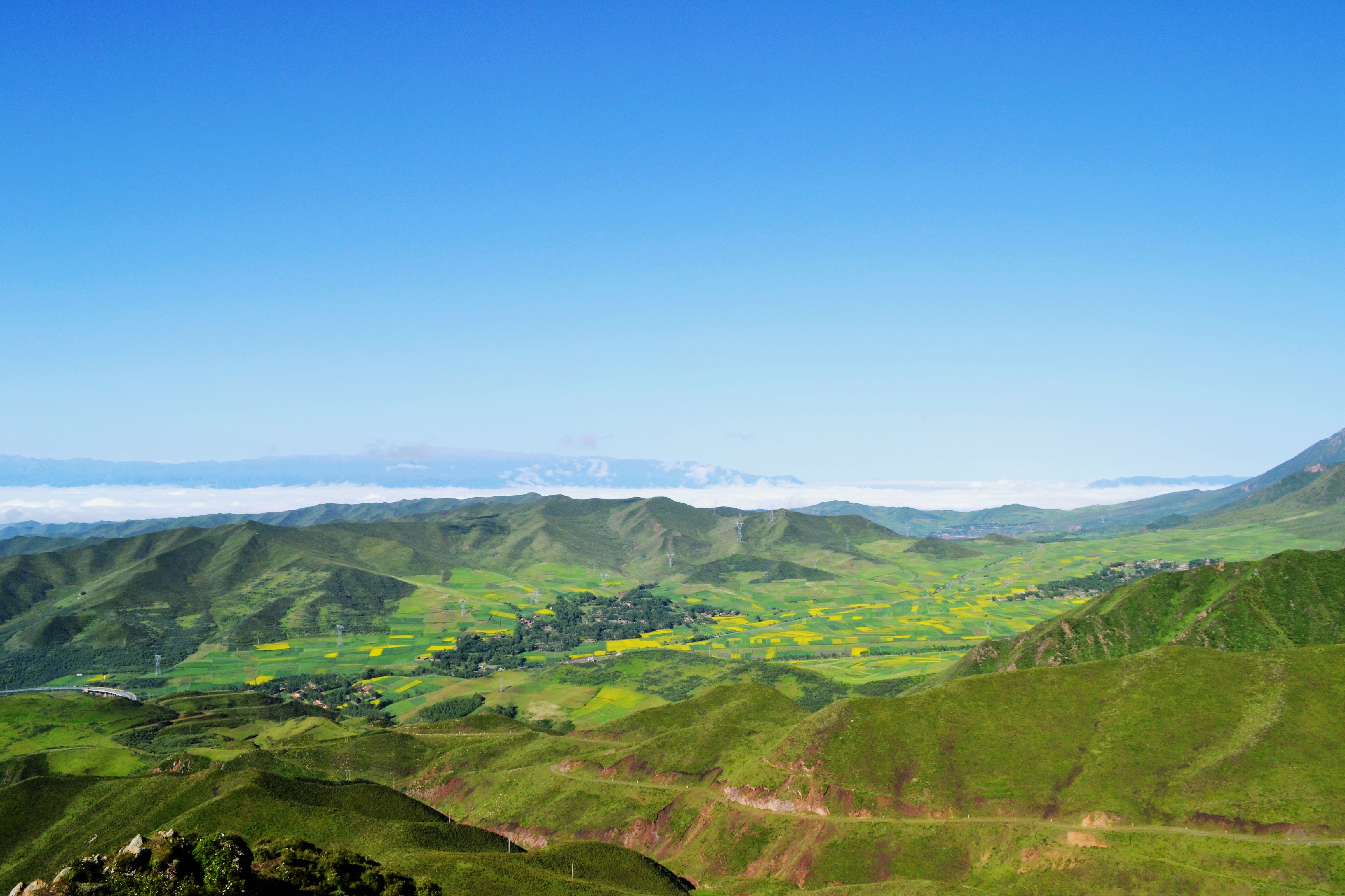 青沙山上望平川