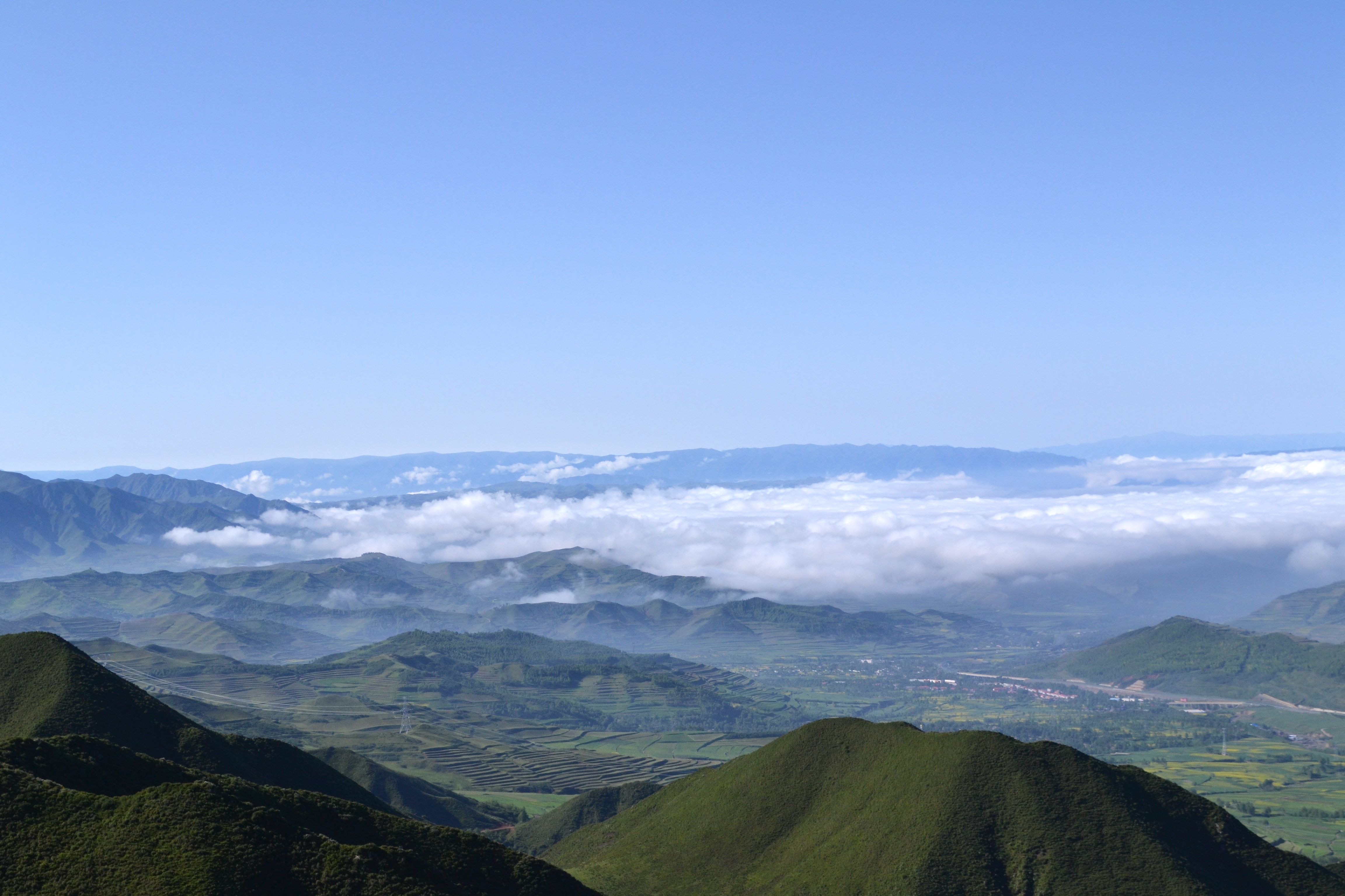 青沙山上望平川