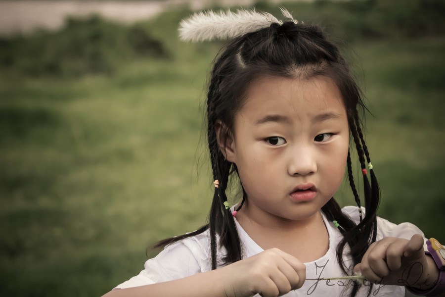 【初夏的主题-1-草原上的蒙古女孩摄影图片】