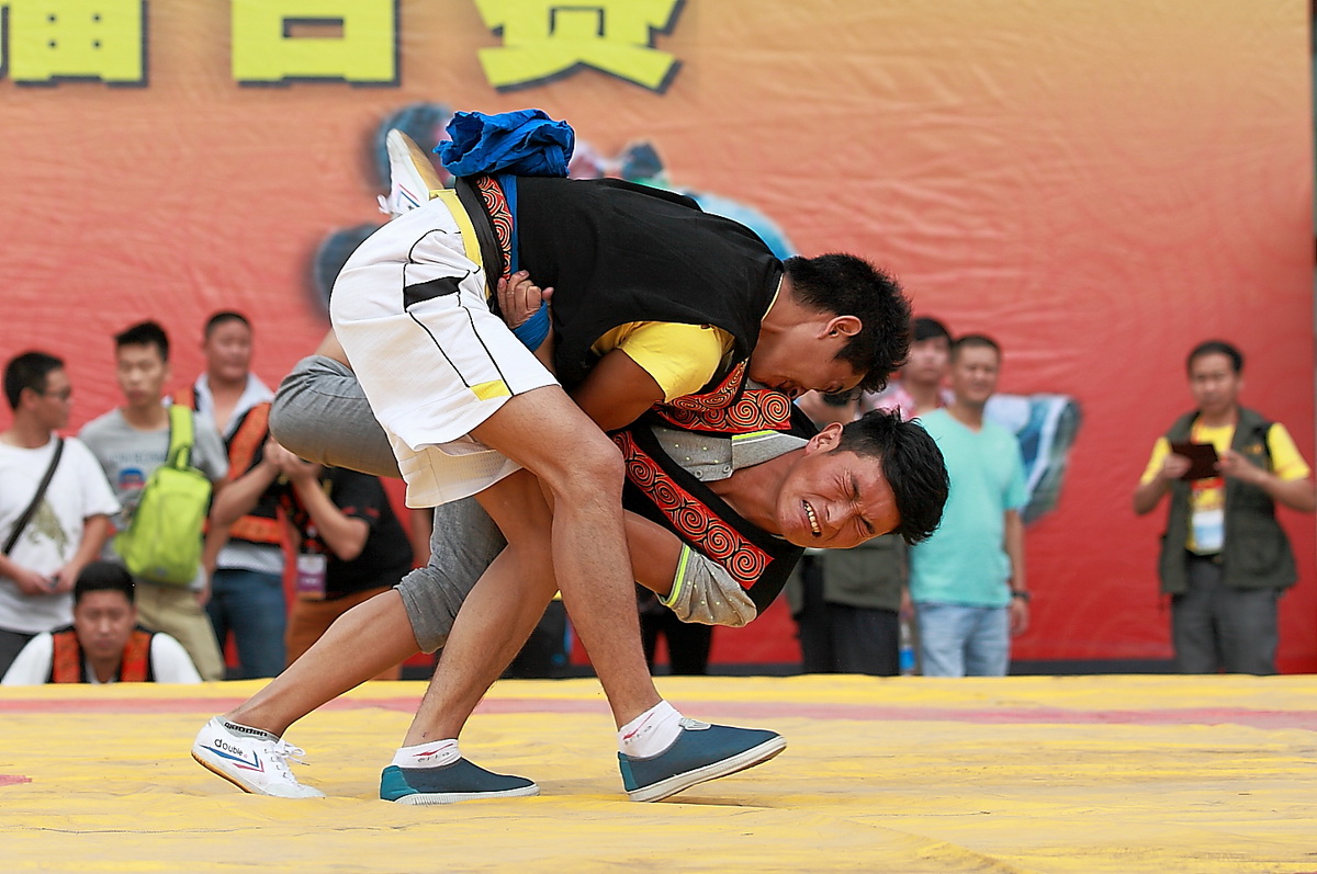 中国三大知名摔跤节——蒙古那达慕、黎平侗族摔跤以及忻州摔跤节 - 知乎