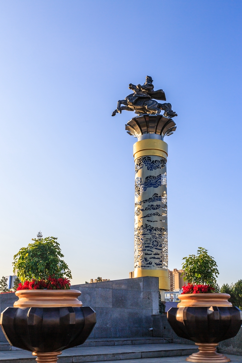 醉美呼伦贝尔*之七*海拉尔成吉思汗广场雕塑