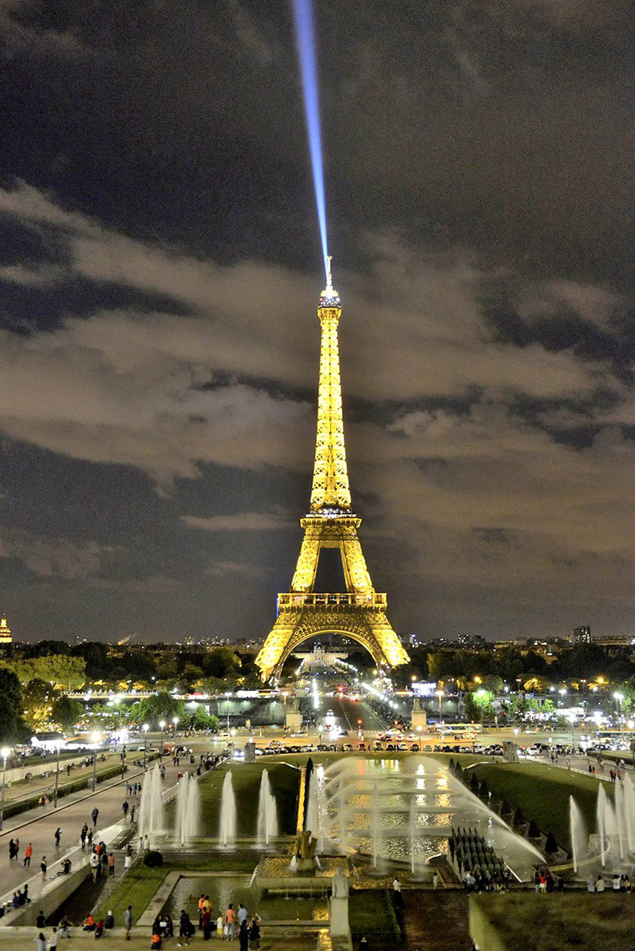 【--法国之旅(埃菲尔铁塔。夜色璀璨)--摄影图片
