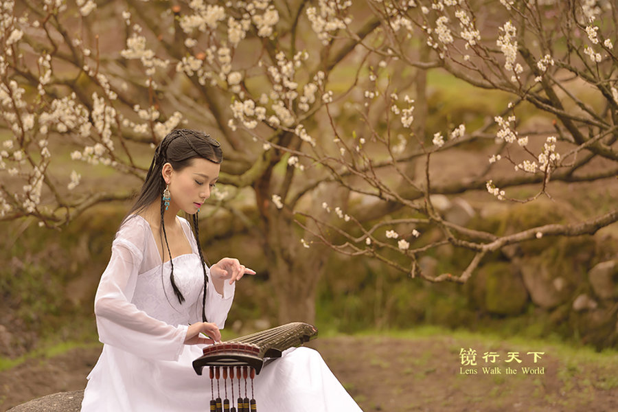 九峰山上美人吟