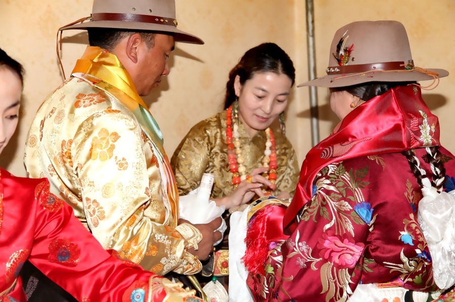 【青海海西地区藏族婚礼掠影摄影图片】纪实摄