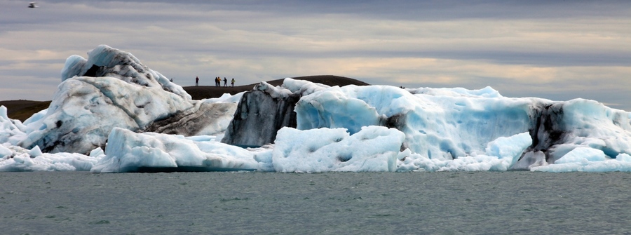 【冰岛有欧洲最大冰川瓦特纳之杰古沙龙湖 摄