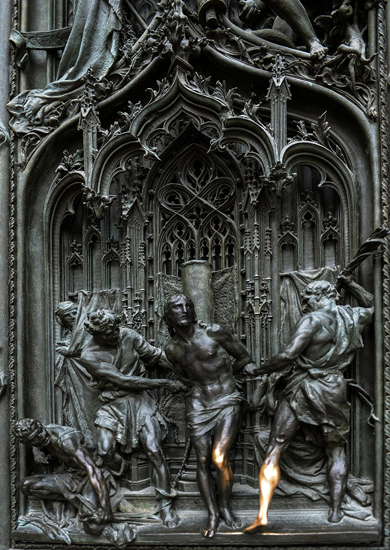【--米兰大教堂。铜质浮雕--摄影图片】风光旅