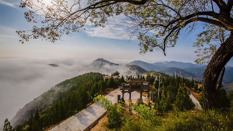 雾锁西峰寺