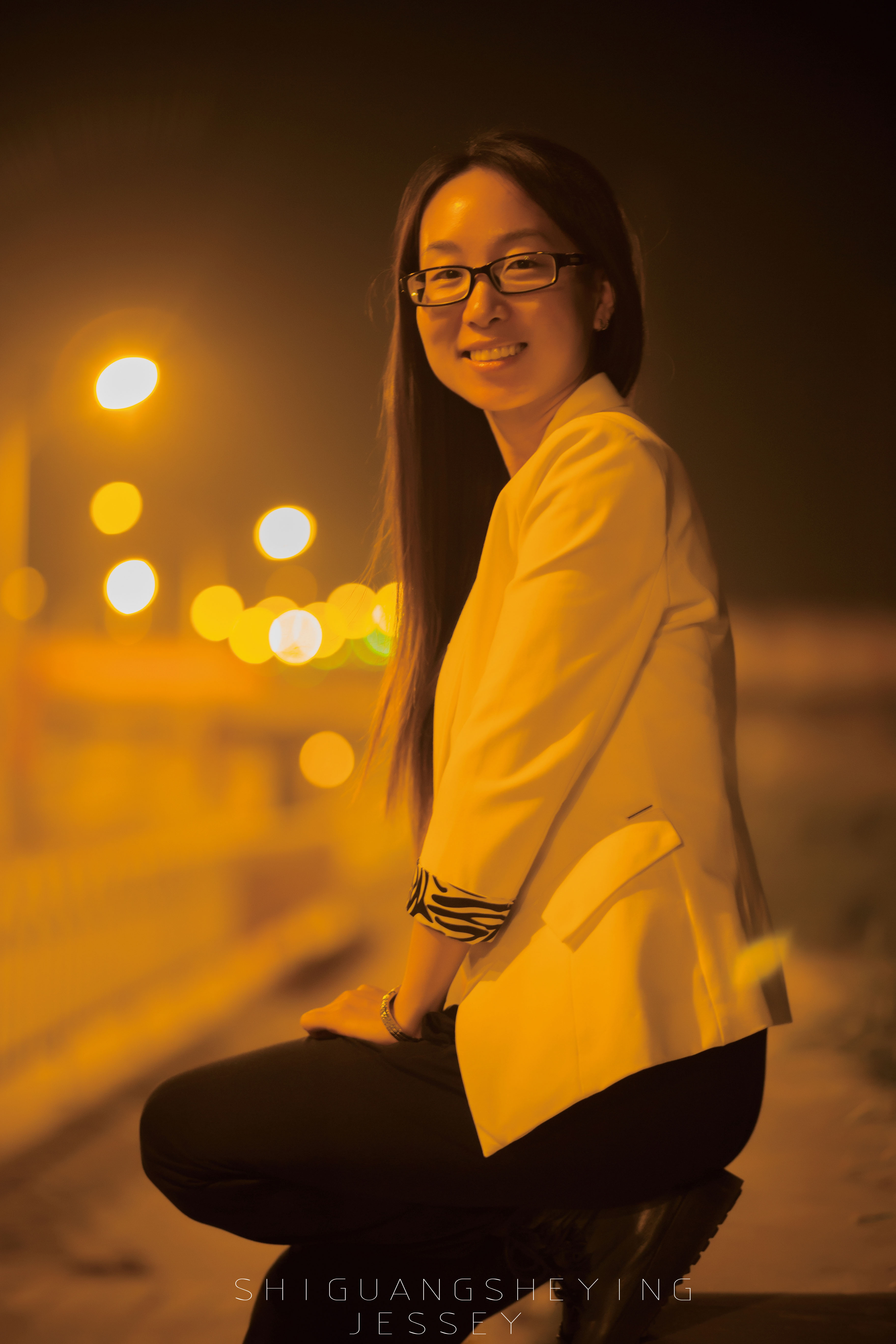 雾霾灯光下 ms张