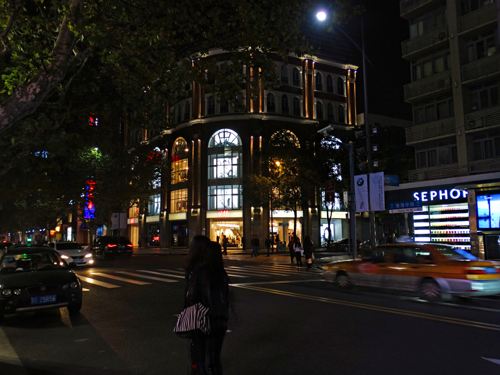 夜归途中的街景 [小dc手持拍摄]